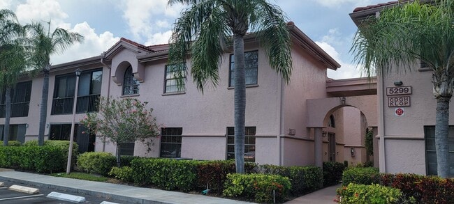 Building Photo - 5299 Europa Dr Unit P