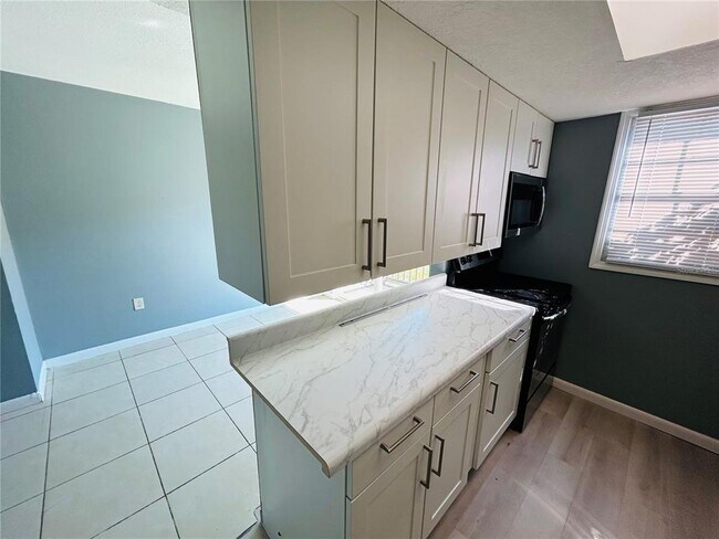 Photo - 2785 L B McLeod Rd Unidad B