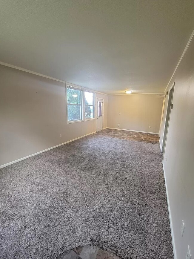 Building Photo - 604 1st Ave Unit 102