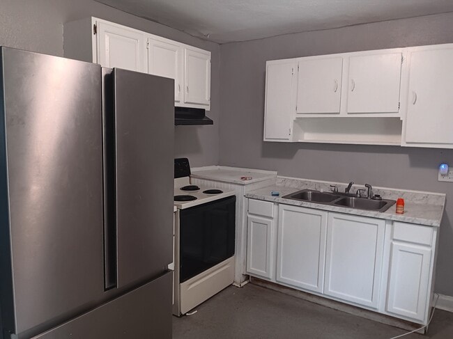 Building Photo - 1610 N Patterson Ave Unit 1610 N Patterson ave