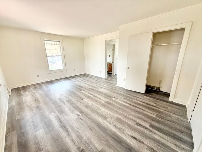 Photo - 921 17th St NW