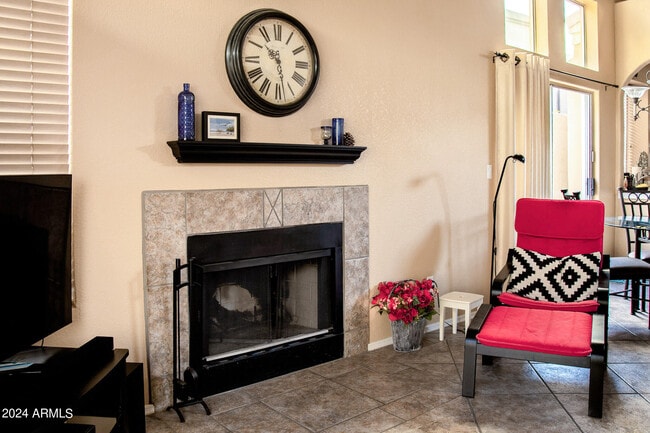 Photo - 1136 E Hiddenview Dr