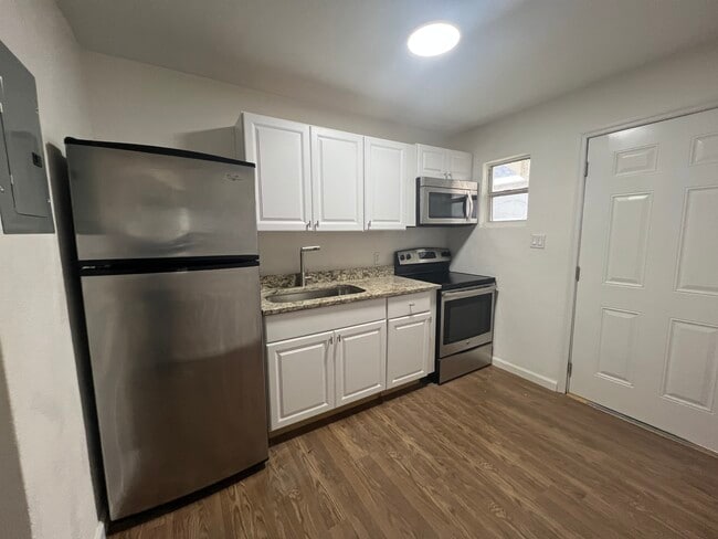 Photo - 611 Ave S NE Unit A