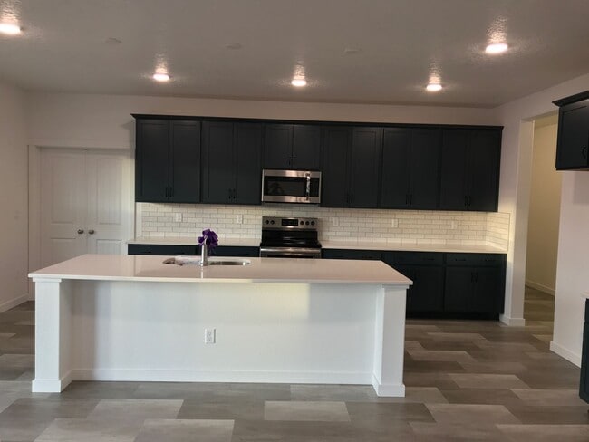 Photo - Spacious home in Quiet Neighborhood