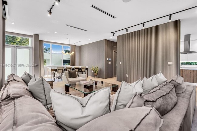 Photo - 285 W Mashta Dr