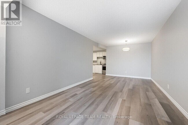 Photo - 200 Bay St Unité 901