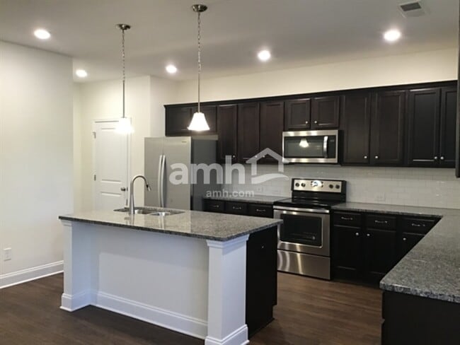 Photo - 84 Lindridge Dr