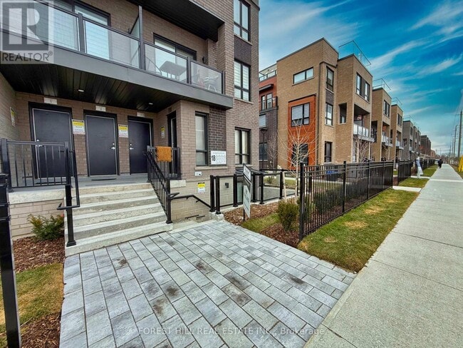 Photo - 18 Lytham Grn Cir