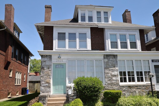 Building Photo - Adorable 5 Bed Single Family Home Near Uptown