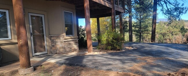 Exterior and parking - 150 Snow Cap Ln Unit Apartment