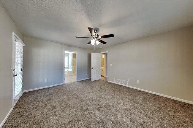 Photo - 11 Emerald Ct