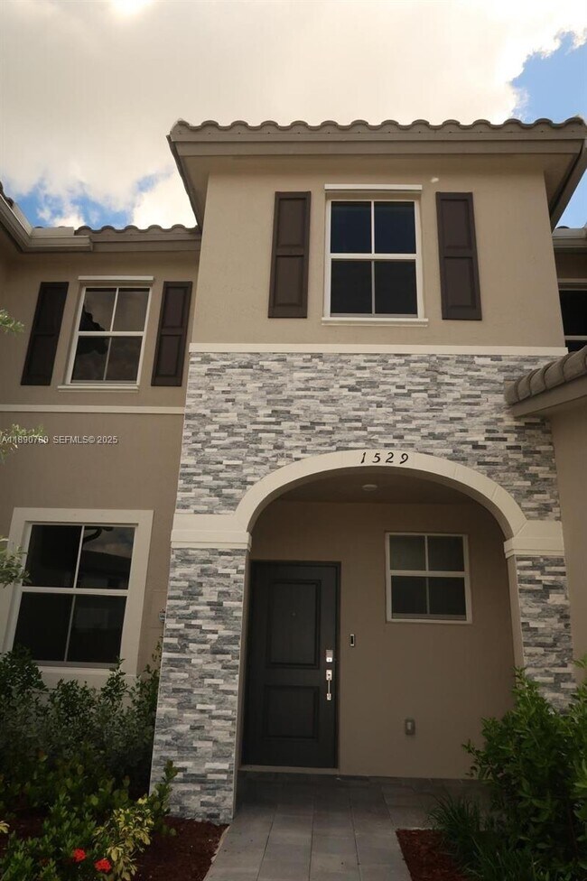 Building Photo - 1529 SE 27th Rd