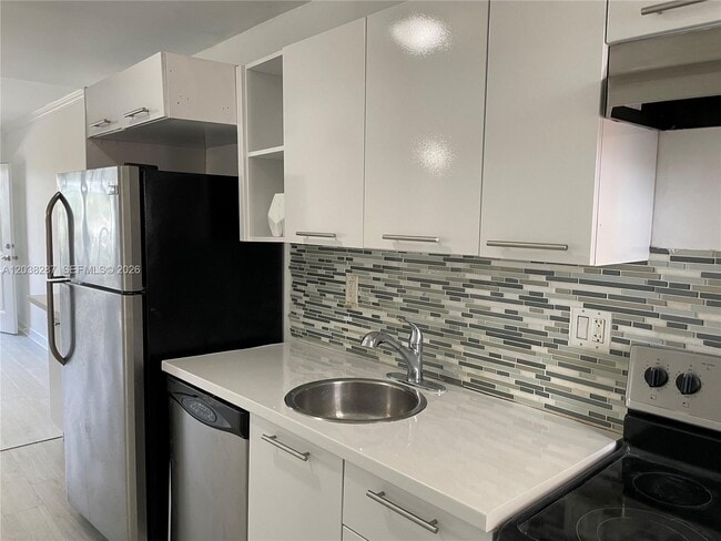 Photo - 1450 NE 170th St Unit 305