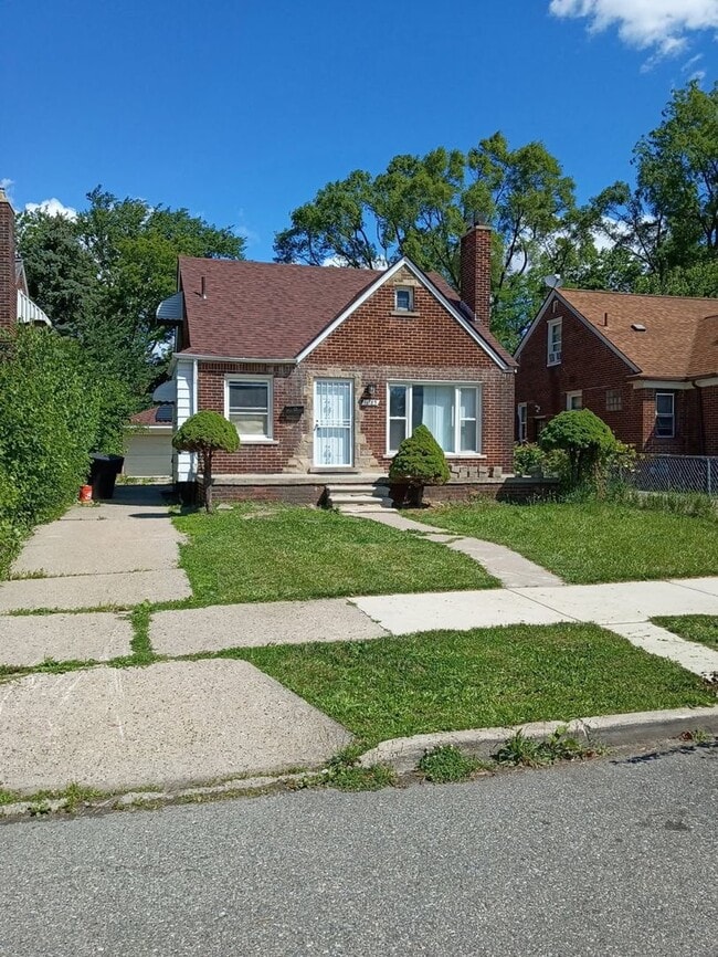 Building Photo - Charming 3 bedroom brick bungalow