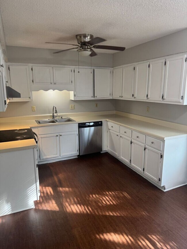 Photo - 7643 Ivy Hollow Dr