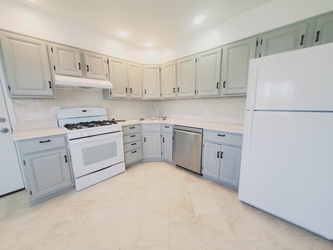 Building Photo - 798 Cove Rd Unit 2