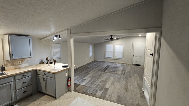 Photo - 715 Sabine St