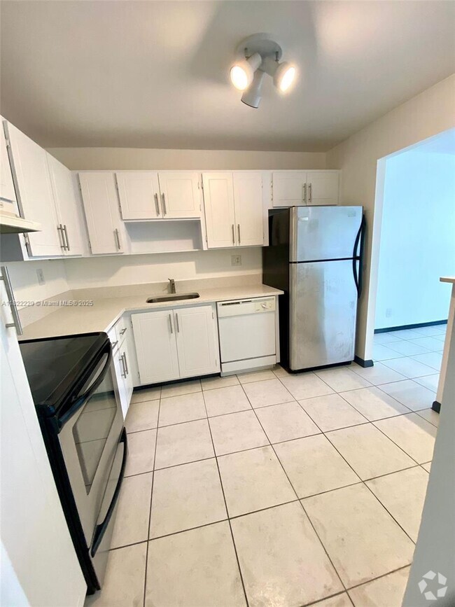 Building Photo - 2781 Taft St Unit 211 Rental