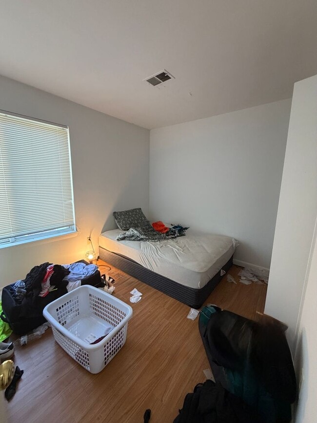 Photo - Available for the 2026-2027 lease term. Unidad G