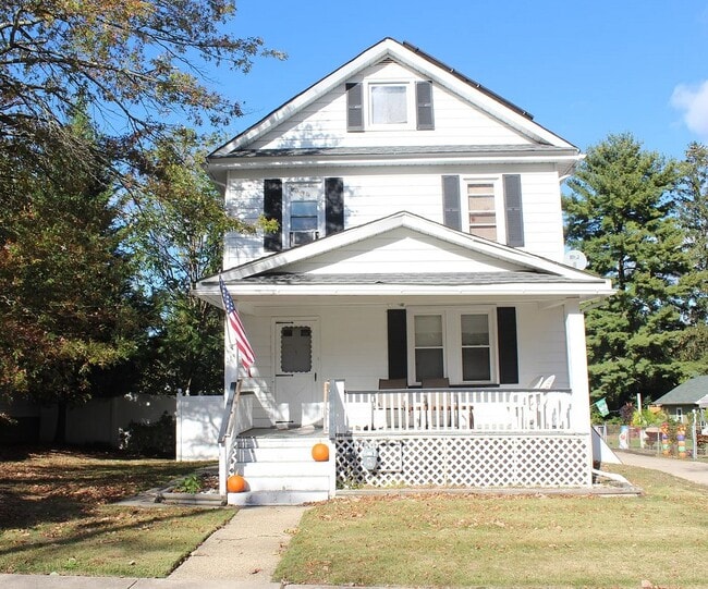 Building Photo - 213 Swarthmore Rd Rental