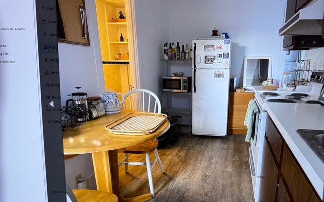 Photo - 1053 Danby Rd