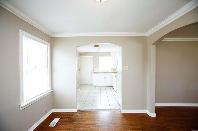 Photo - 3510 Walker St