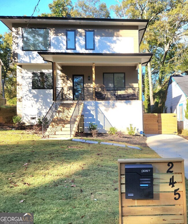 Photo - 245 Mathewson Pl SW Casa