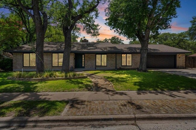 Photo - 3803 Greystone Dr
