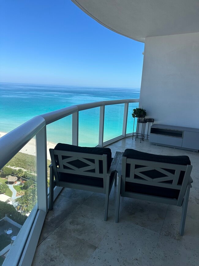 Building Photo - 6365 Collins Ave Unit 1909