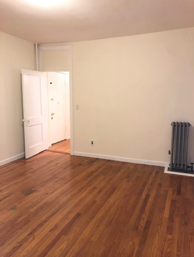Building Photo - 63 Burbank St Unit 4 Rental