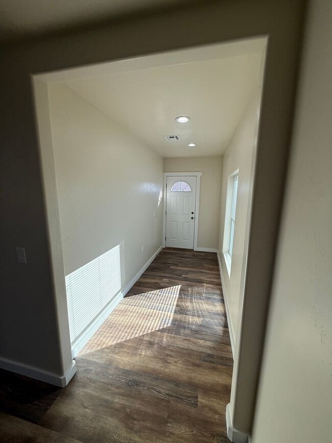 Photo - Gorgeous 2 Bedroom/1 Bathroom Home