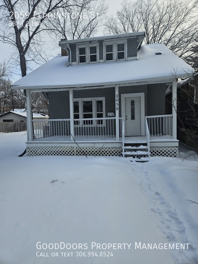 Building Photo - 2059 Elphinstone St