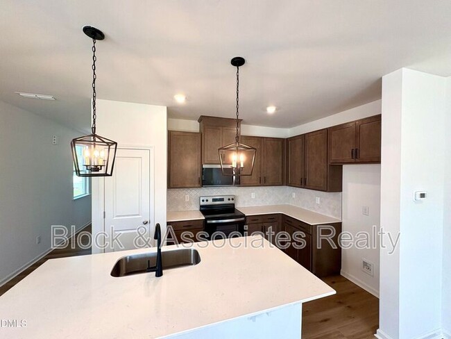 Photo - 2040 Oakdale Dr