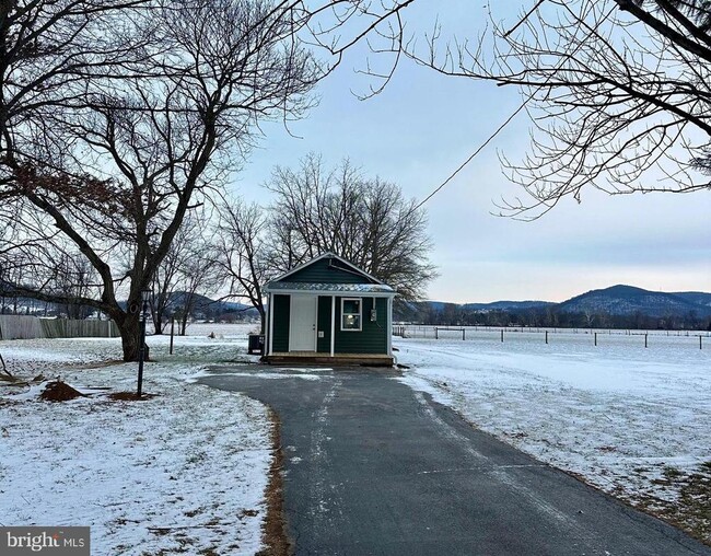 Building Photo - 40 Mt Hope Rd