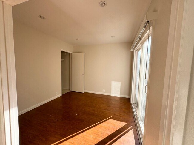 Photo - Scenic 4 Bedroom, 2.5 Bathroom Condo