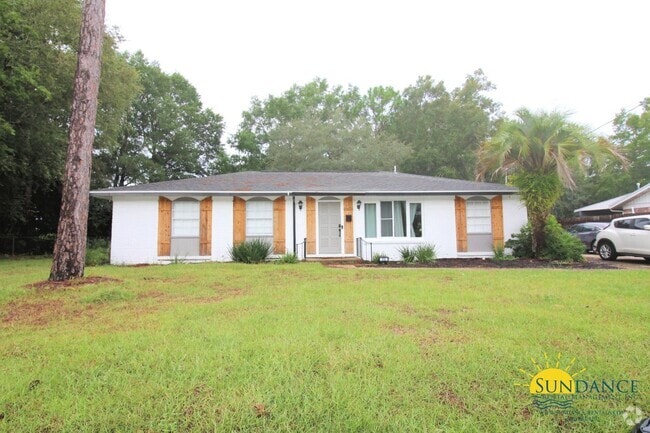 Building Photo - Stunning 4 Bedroom Home in Niceville!