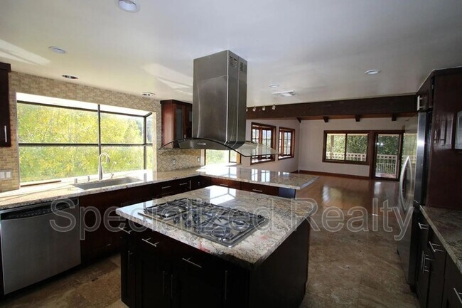 3694 Berwick Dr