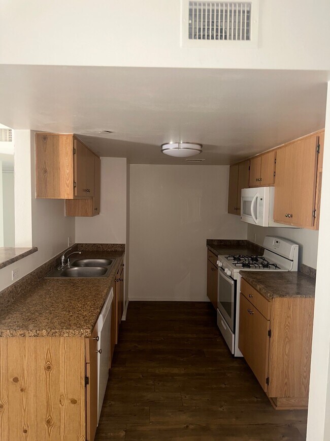 Photo - Hillview Apartments