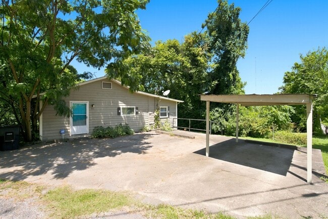 Photo - 501 Weakley Ave