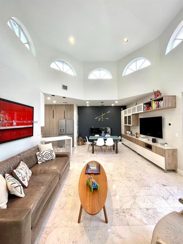 Photo - 3070 Allamanda St