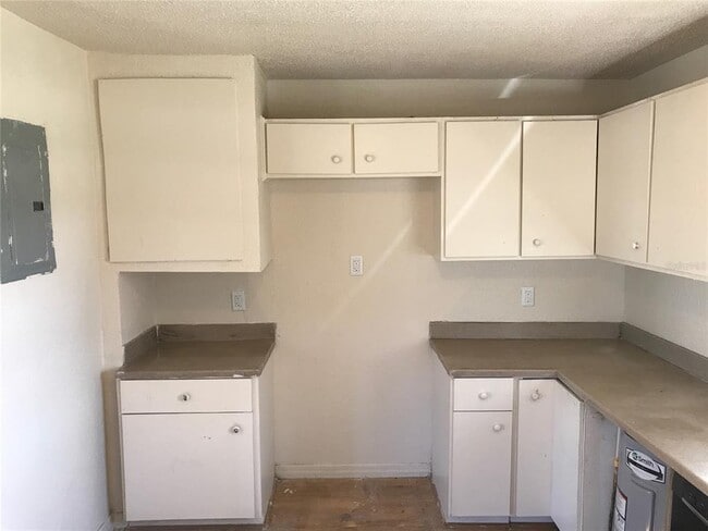 Photo - 353 Pearlwood St