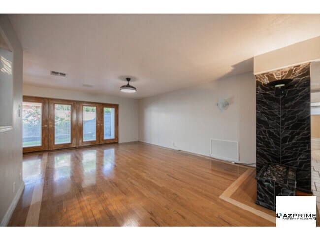 Photo - Bright &amp; Spacious 3/2 Phoenix House!