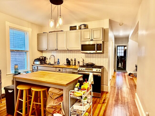 Building Photo - 56 Mansfield St Unit #2