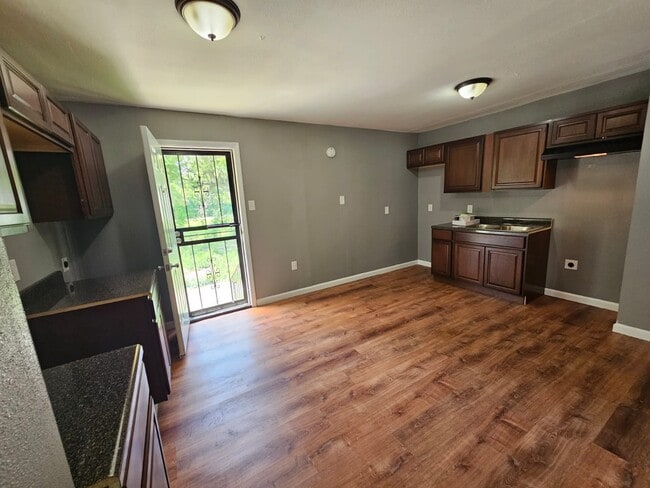 Photo - 1325 Bruce St