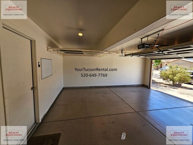 Photo - 3/2 & a Loft, AC off of River Road near Oracle Road