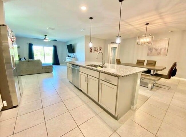 Photo - 708 Corbin Cir SW