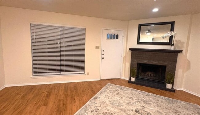 Photo - 503 Algerita Dr