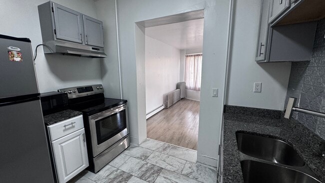 Photo - 306 N 5th St