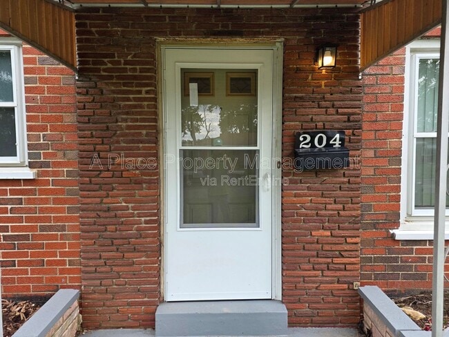 Photo - 204 Hawkesbury Dr