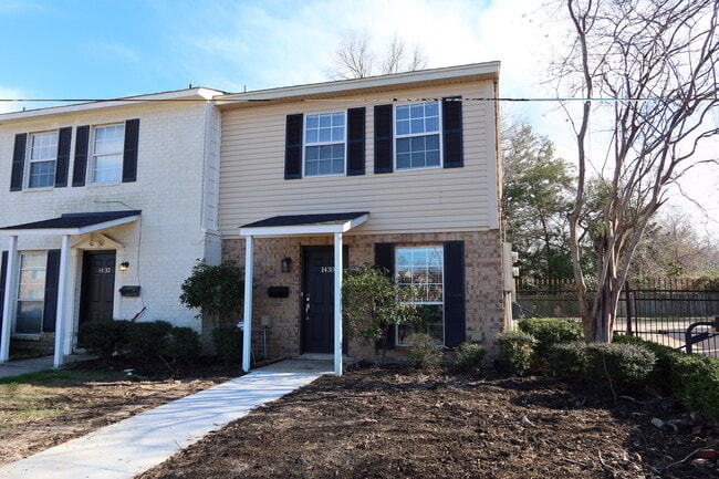 Front yard - 1430 Erin Ave